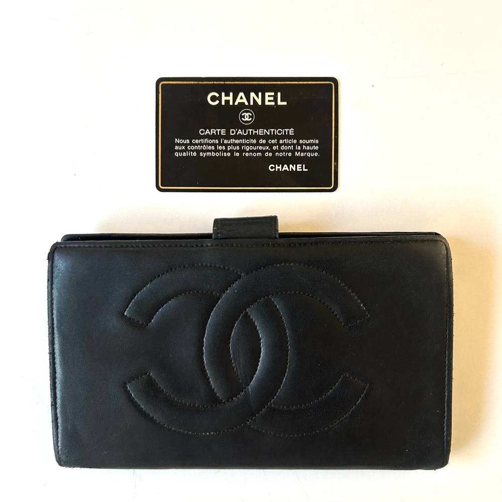 CHANEL Black Quilted CC Logo Leather Card Holder